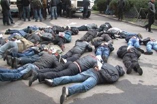 В Харькове задержали более десятка экстремистов с палками и взрывпакетами
