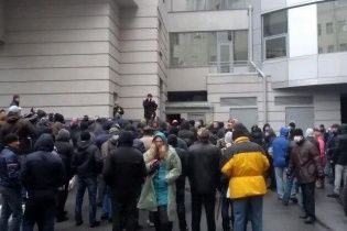 Сепаратисты с битами в руках заблокировали здание Харьковского горсовета