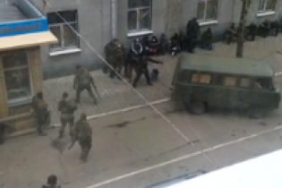 Жительница Славянска сняла на видео захвата сепаратистами отдела милиции