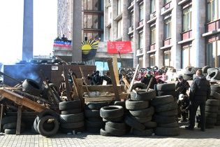 Донецькі сепаратисти біля ОДА зміцнили барикади та провели "кордон РФ"
