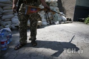 Терористи на Донбасі тримають у заручниках понад 170 людей