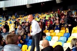Фанати "Металіста" влаштували на матчі з "Динамо" концерт під хіт "Путін х*йло" (відео)