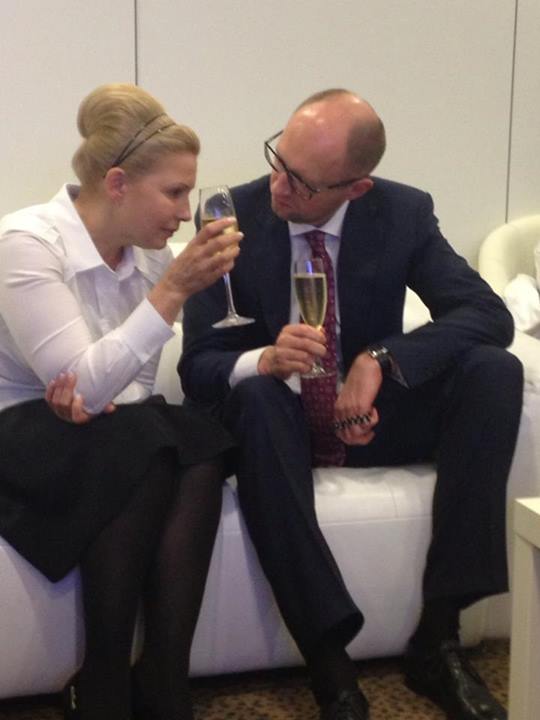 Яценюк, Тимошенко, шампанське