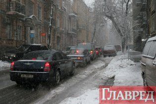 Сніг і вітер позбавили світла 70 населених пунктів України