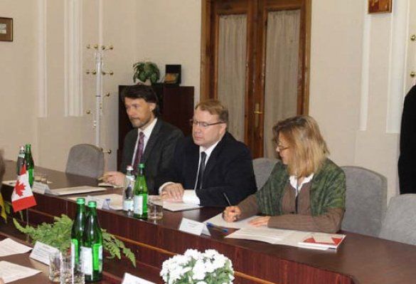 Посол Канади в Україні Трой Лулашник