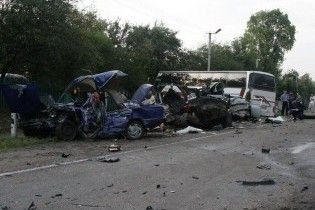В Житомирской области в ДТП столкнулись три машины и автобус: есть жертвы
