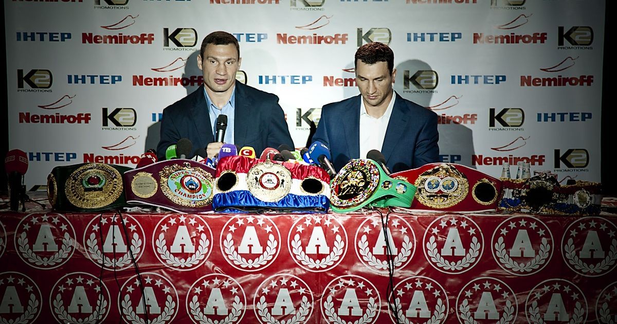 Брати Клички привезли до Києва всі пояси чемпіонів - Фото - TCH.ua