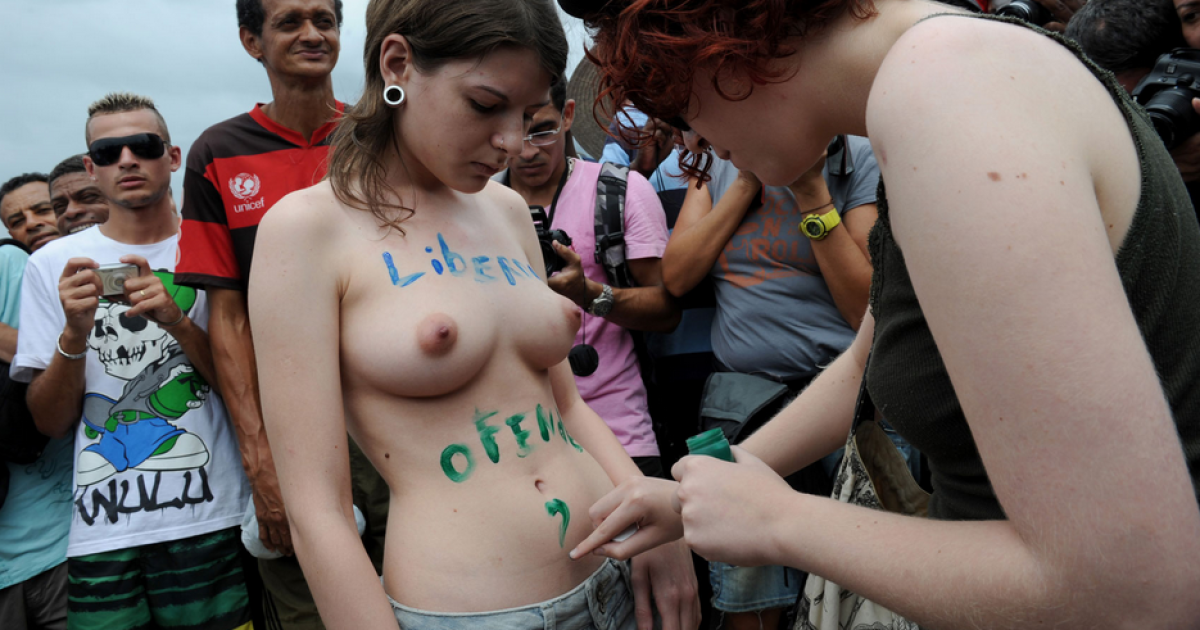 topless-girls-in-newspapers