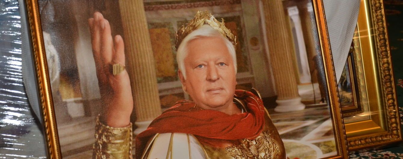 Выкрученные розетки и сорванные подоконники: в имении Пшонки дограбили последнее