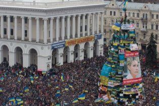 На каркасе елки на Майдане нашли труп мужчины