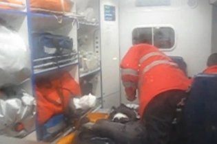 З'явилось шокуюче відео з мітингувальником, якому гранатою відірвало руку
