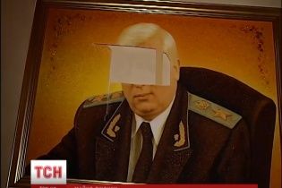 Роскошный особняк Пшонки разнесли вдребезги и даже поубивали уток