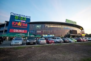 У Києві взяли в облогу ТЦ "Магеллан" та столичне райуправління міліції
