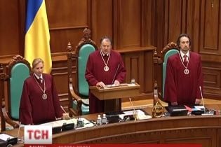 Высший админсуд может признать власть нелегитимной и впустить войска РФ в Украину