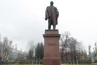 Пам'ятник Леніну у Борисполі хочуть поставити на сигналізацію