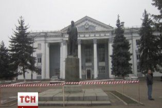 На Одесчине памятник Ленину залили черной краской