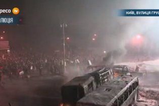 Протестующие и силовики "окопались" на Грушевского и продолжают контратаки