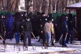 Возле Одесской ОГА сотня "титушек" с битами набросилась на местных протестующих