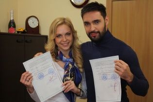 Сьогодні Віталій Козловський офіційно став продюсером 22-річної спокусливої білявки