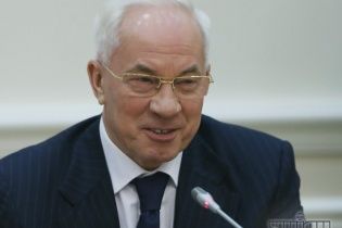 Азаров направил часть "российских денег" на выплаты бюджетникам