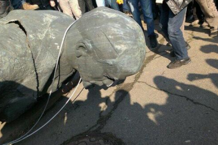 У Білій Церкві повалили пам'ятник Леніну