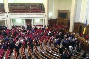 Верховна Рада продовжила роботу