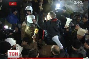 Мітингувальники з Євромайдану та прихильники президента об'єдналися на День святого Миколая