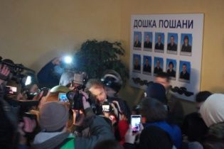 Демонстранты едут домой к губернатору Волыни, чтобы привезти на Майдан его семью