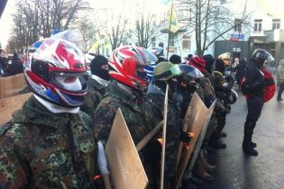 До Києва прибуло вісім автобусів протестувальників зі Львова