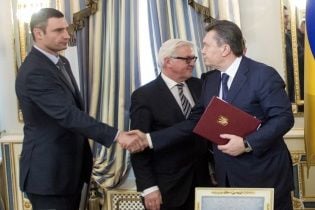 Кличко вибачився перед Майданом за те, що потис руку Януковичу
