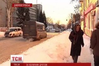У Дніпропетровську невідомі у цивільному затримують людей просто на вулиці