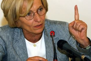 ЄС може заморозити рахунки влади України і заборонити продавати їй зброю