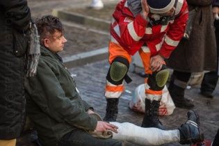 Основателю группы "ВВ" беркутовцы сломали ногу во время ночных беспорядков