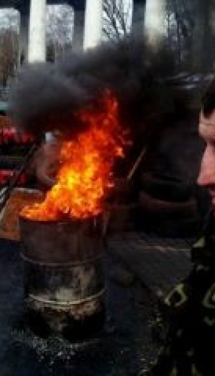 На Грушевского снова подожгли шины в знак несогласия с властью
