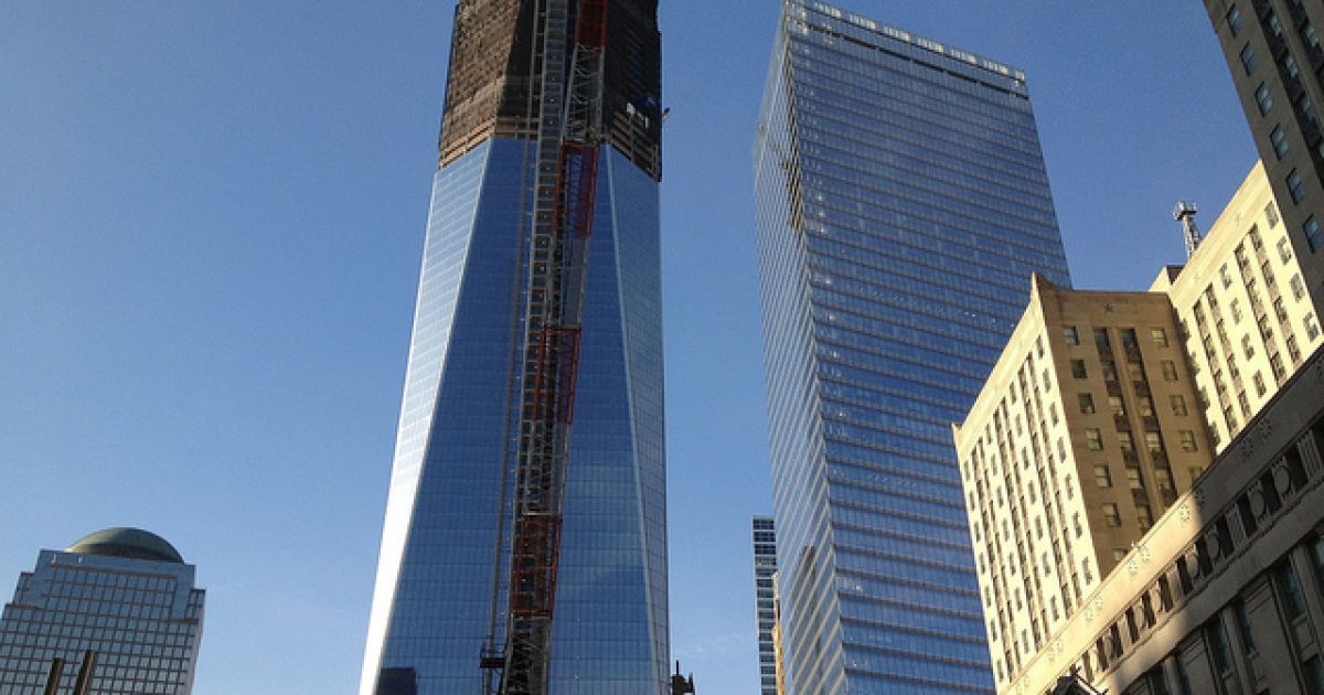 Tower на русском. Башни Близнецы в Москве. 100 Этажный небоскреб. Нью-Йорк 100 этажный дом. Дом 100 этажей.