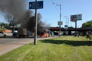 В Киеве на ходу загорелась переполненная маршрутка (фото)