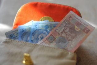 Середня зарплата українців перевищила 3100 гривень