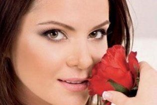 Подкопаева потерла на удачу бронзовые ягодицы новой скульптуры в Киеве