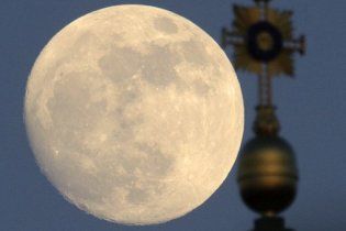Мешканці Землі стали свідками найяскравішого місячного шоу (фото)