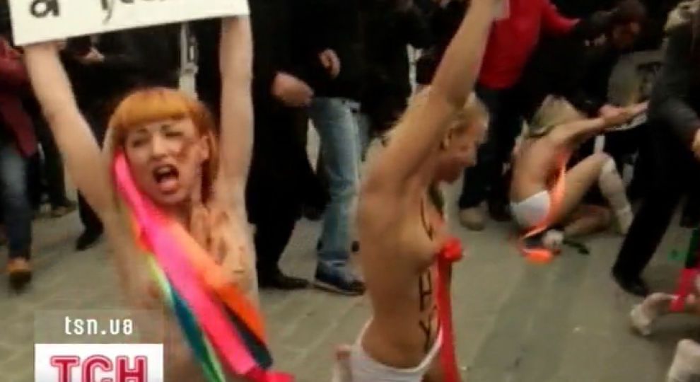 pizdi-femen-foto-eroticheskie