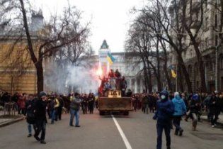 В Украине завтра могут ввести чрезвычайное положение - СМИ