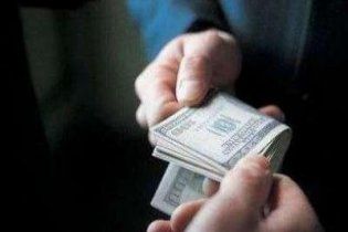 У Києві на хабарі в $ 17 тисяч затримали працівника центрального апарату СБУ