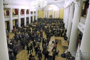 Свободівці повідомляють, що "Беркут" готується до штурму Київради сьогодні вночі
