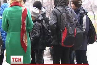 Таємничі "голоси" привели психічно хворого дідуся на уроки до київської школи