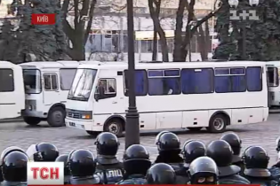 У Василькові активісти заблокували автобуси із "Беркутом", які збираються на Київ