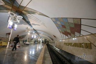 В Киеве Янукович открыл долгожданную станцию метро "Теремки"