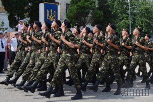 Янукович підписав указ про перехід армії на контрактну основу