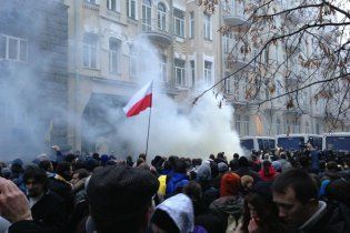 Активісти на Майдані облили зеленкою та побили студента – міліція