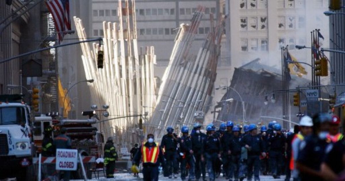 Фото башен близнецов во время теракта