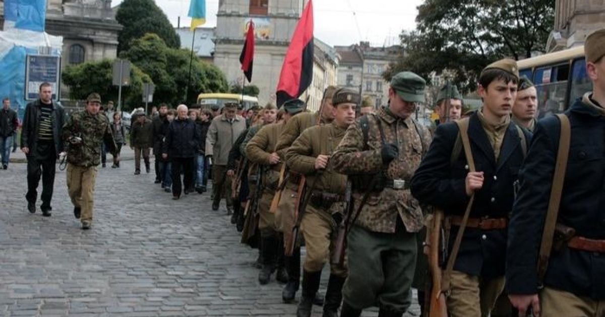 14 марш. Парад УПА во Львове. Марш УПА во Львове. Марш бандеровцев во Львове. Украинские националисты во Львове.